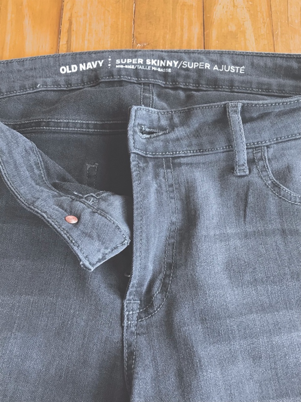 Old Navy Women’s Skinny Jeans in Washed Gray